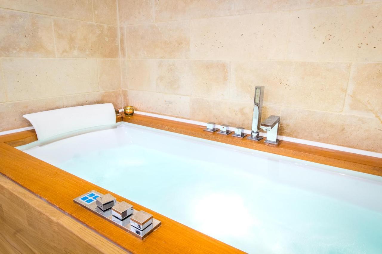 Jacuzzi - La Petite Romantique - Flobnb Laon Ngoại thất bức ảnh